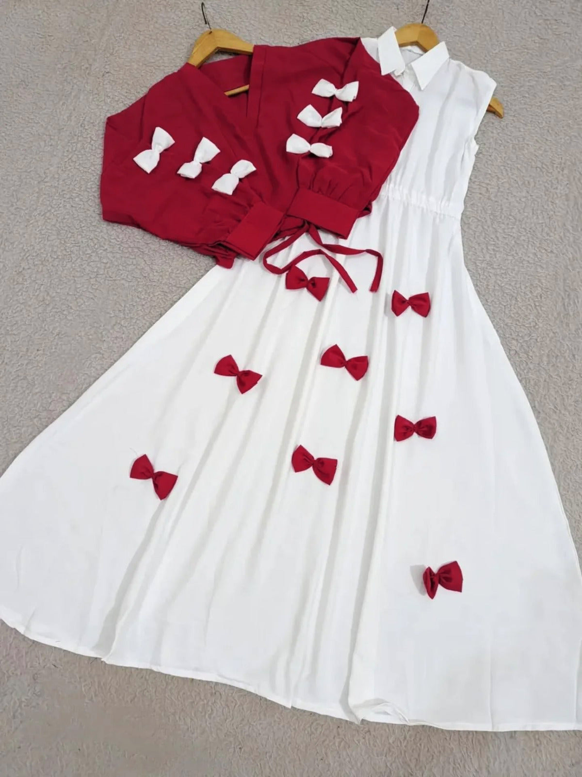 Sleeves Top With Contrast Bow